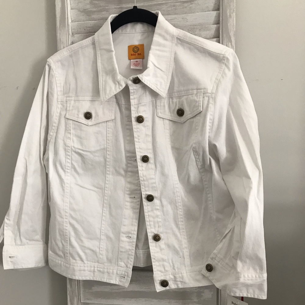 Women’s white jean jacket